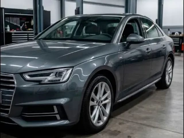 El mismo Audi A4 con la aleta ya reparada y pintada, sin rastro del golpe